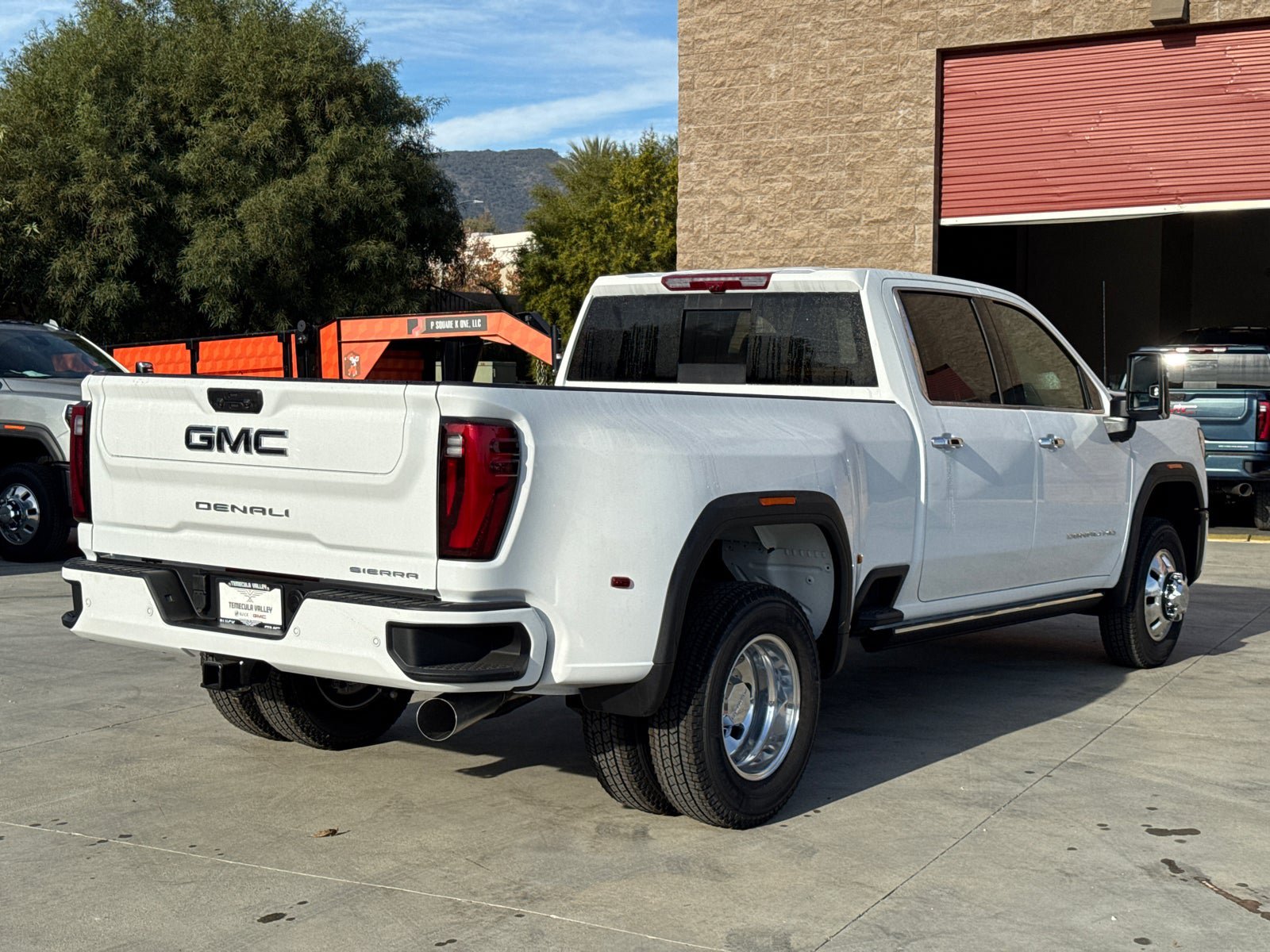 New 2026 GMC Sierra 3500 Denali Ultimate w/ LPO, Black Badging Package AWD/4WD image 15