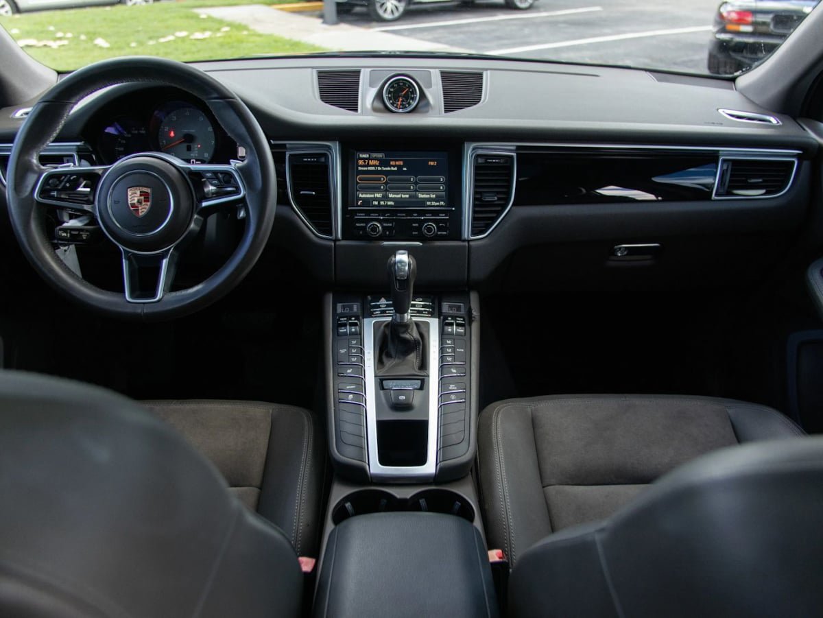 Used 2015 Porsche Macan S w/ Infotainment Package AWD/4WD image 29