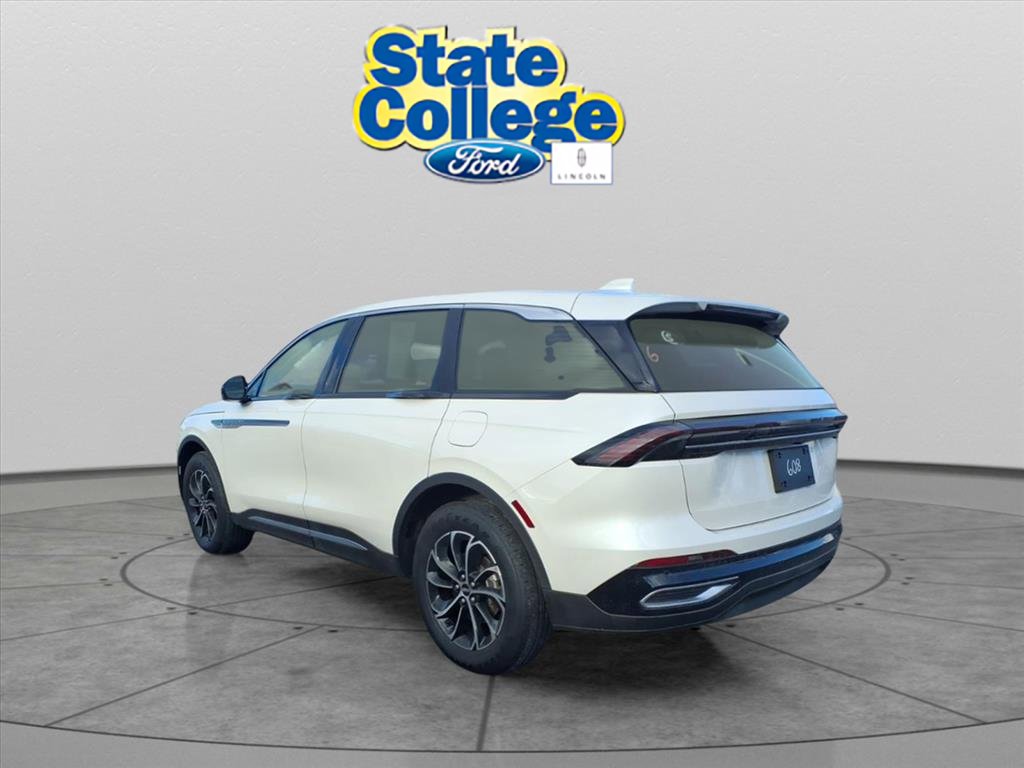 Used 2025 Lincoln Nautilus Premier image 6