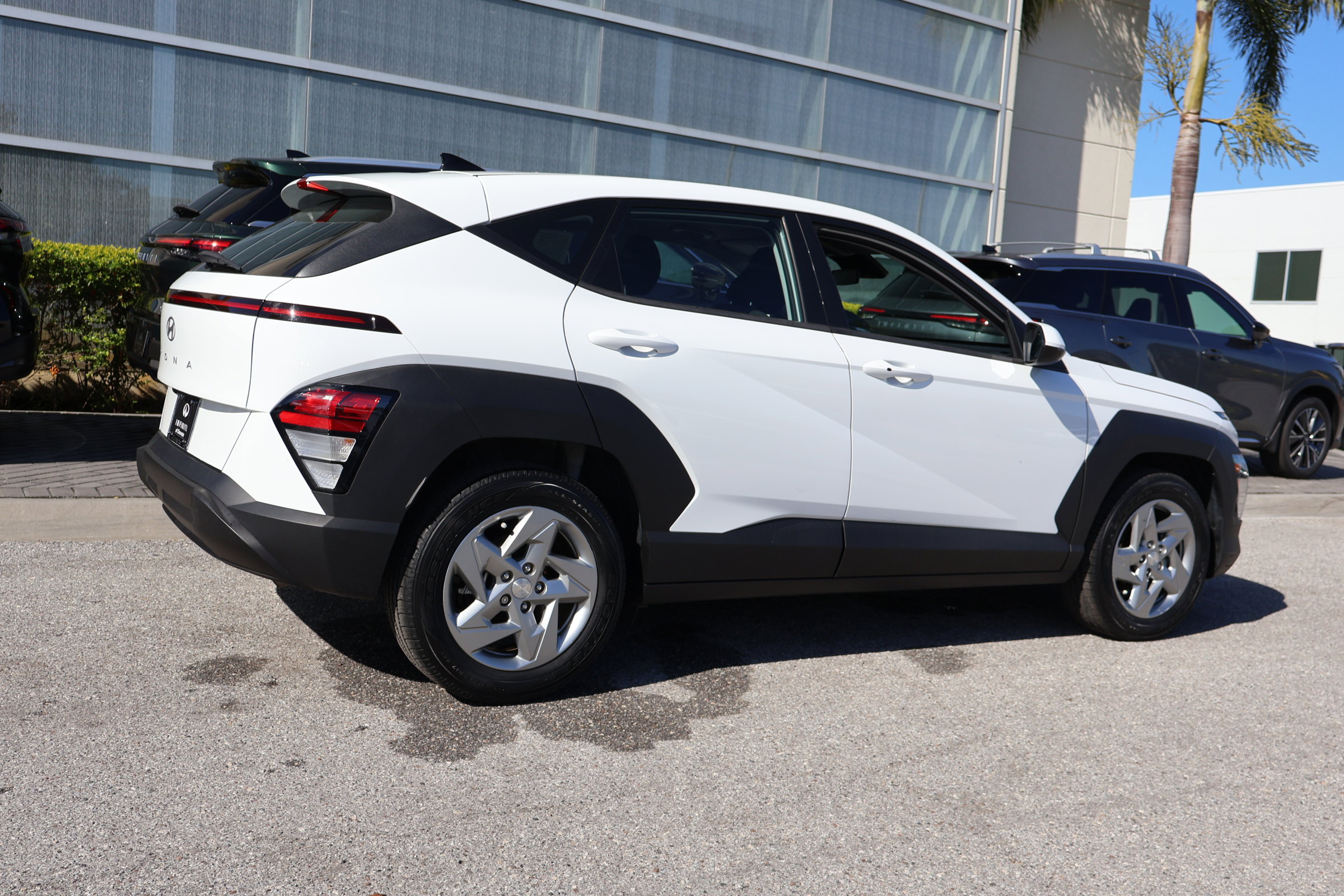 Used 2024 Hyundai Kona SE image 8