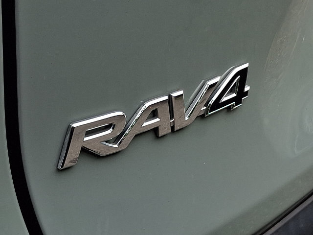 Certified 2021 Toyota RAV4 XLE Premium AWD/4WD image 18