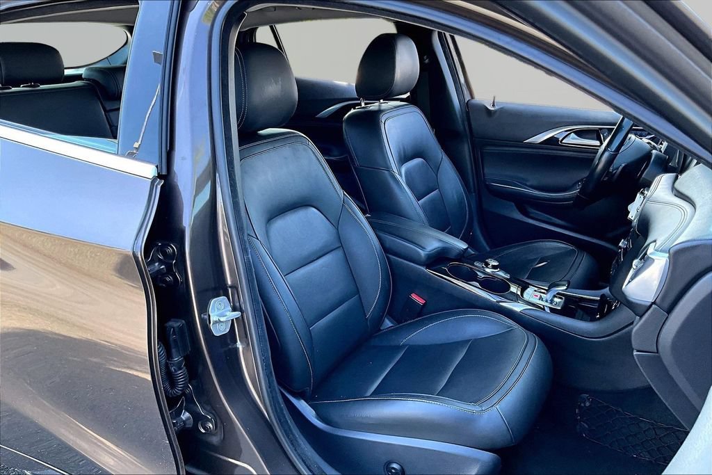 Used 2017 INFINITI QX30 Premium w/ Navigation Package FWD image 23