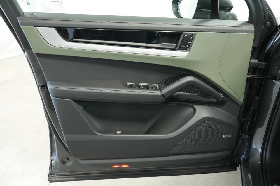 Certified 2025 Porsche Cayenne image 24