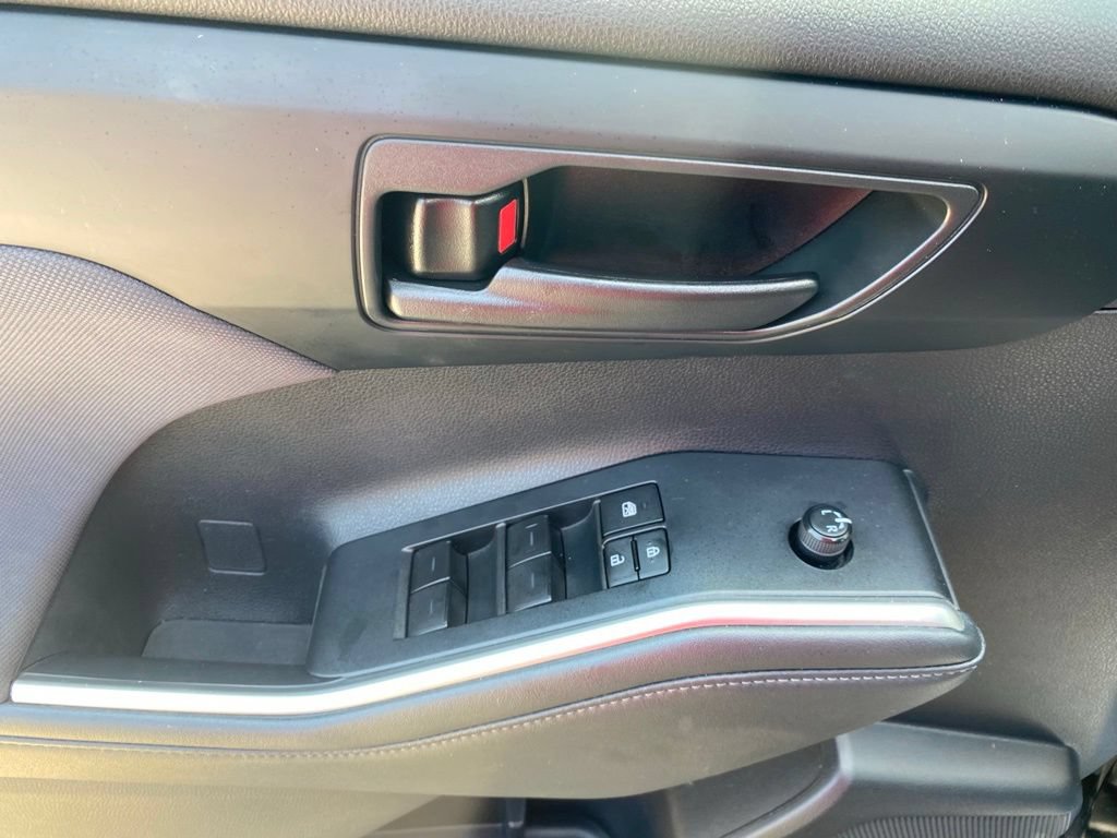 Used 2023 Toyota Highlander L FWD image 21