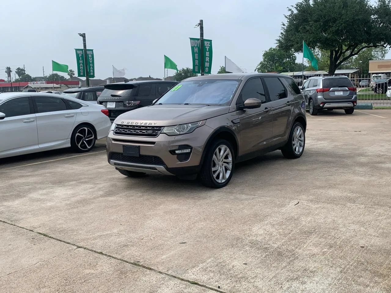 Used 2017 Land Rover Discovery Sport HSE AWD/4WD image 4