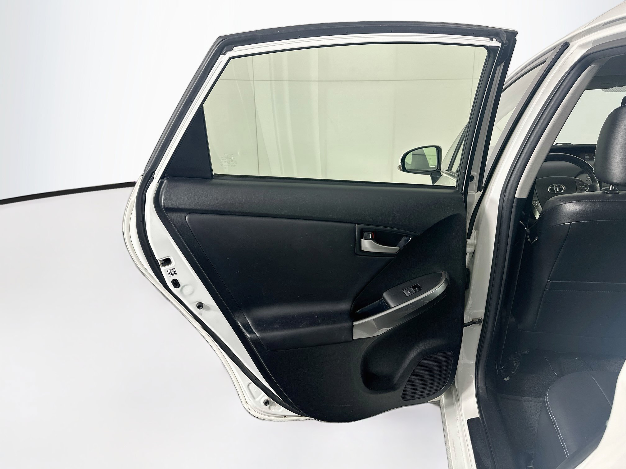 Used 2015 Toyota Prius Persona Series FWD image 25