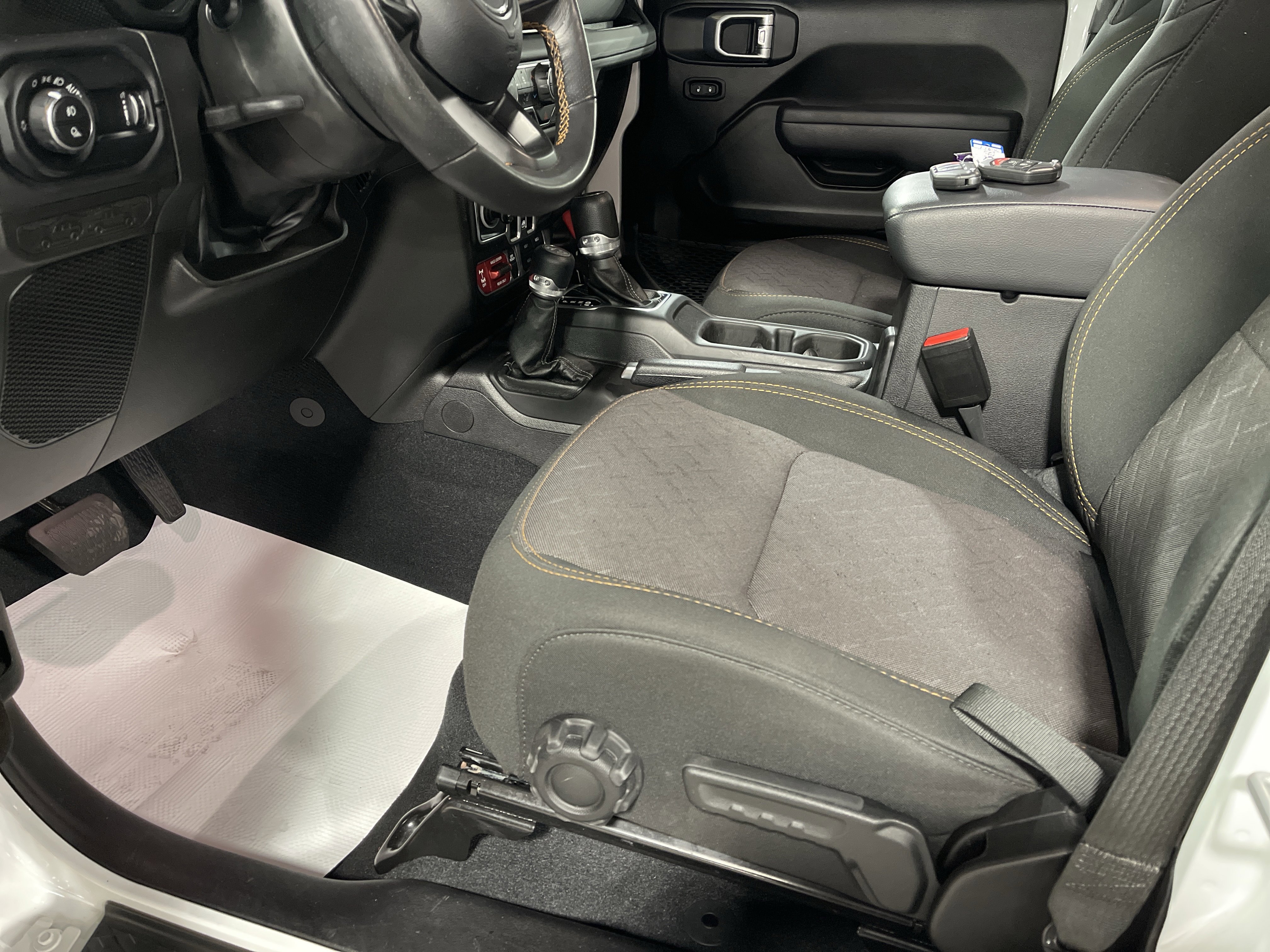 Used 2024 Jeep Gladiator Mojave w/ Convenience Group image 11