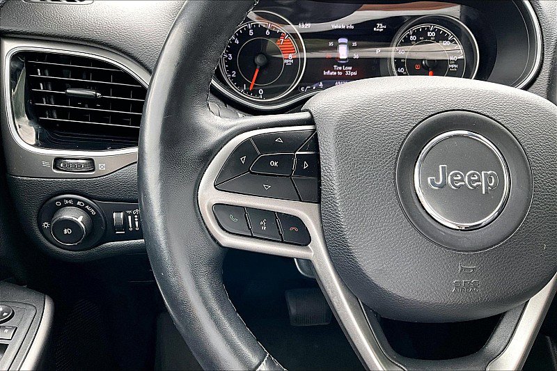 Used 2019 Jeep Cherokee Limited AWD/4WD image 17