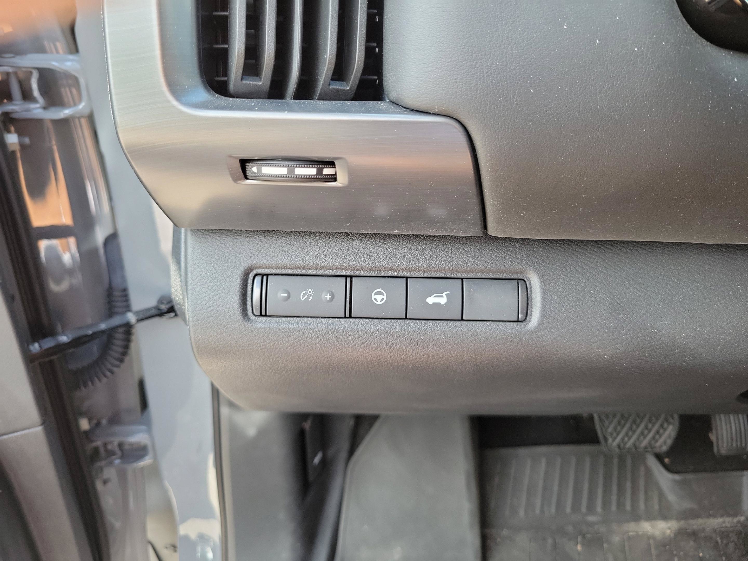 Used 2024 Nissan Pathfinder SL w/ Black Appearance Package FWD image 25