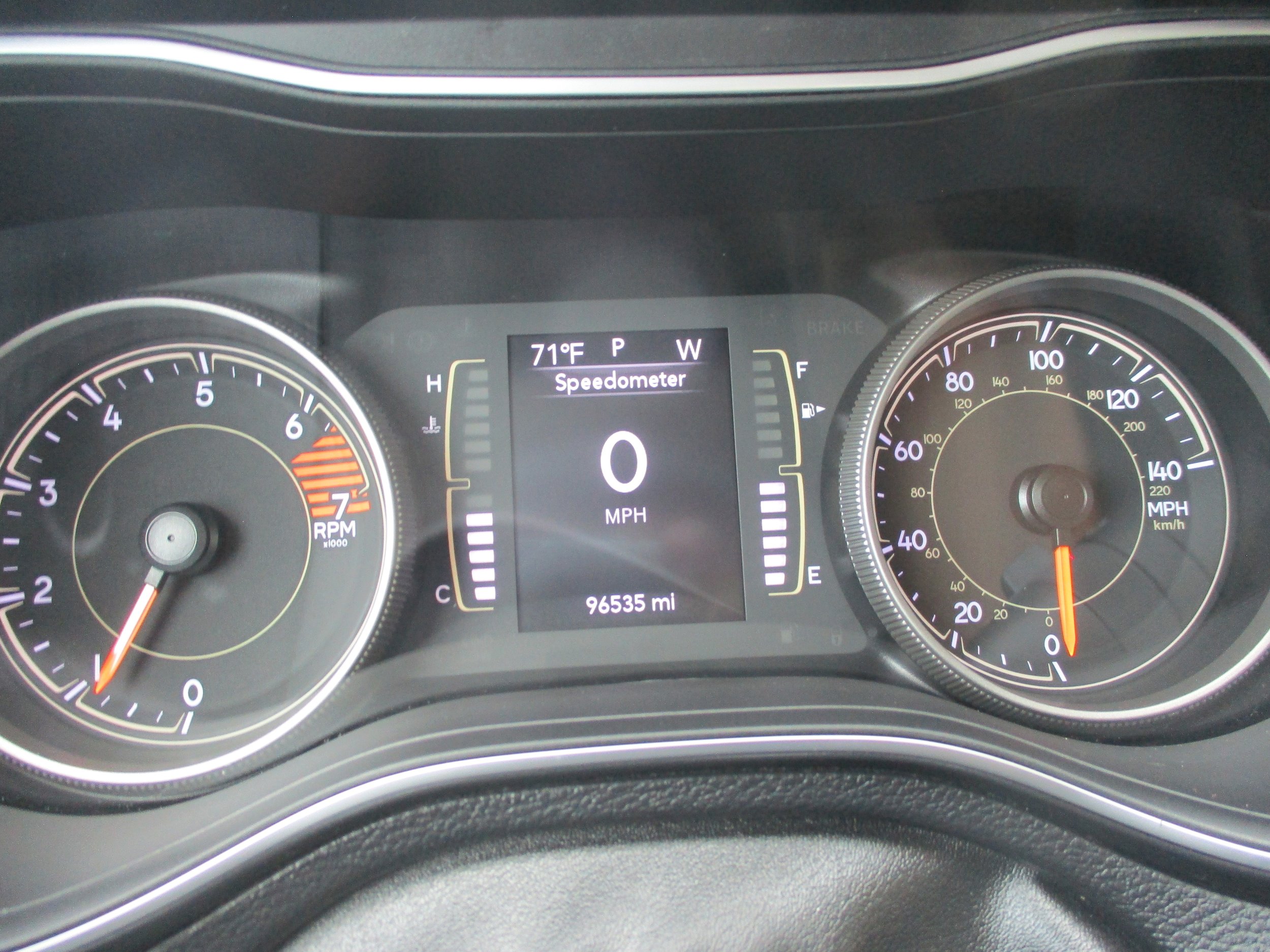 Used 2019 Jeep Cherokee Latitude w/ Popular Appearance Group FWD image 25