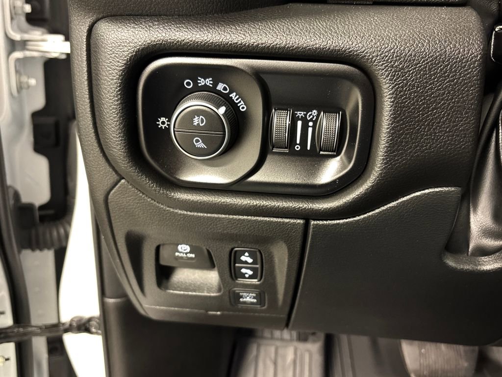 Used 2025 RAM 1500 Big Horn image 32