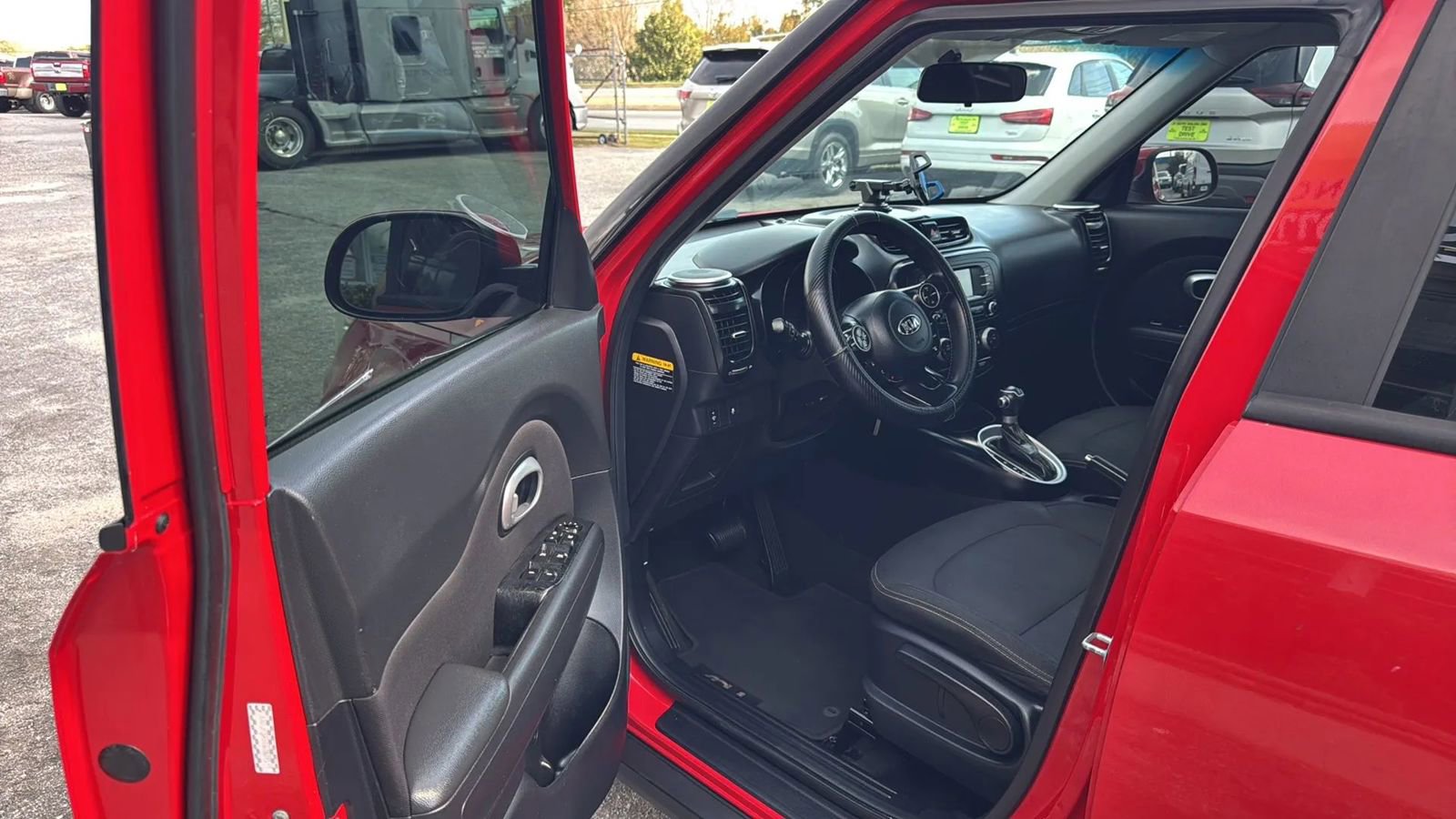 Used 2016 Kia Soul + FWD image 9