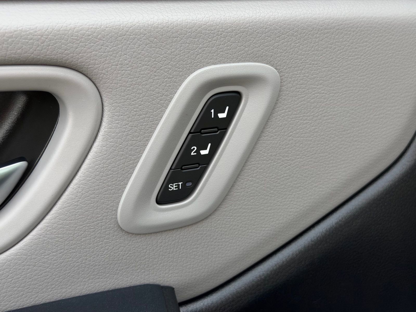 Used 2025 Honda Pilot Elite image 15