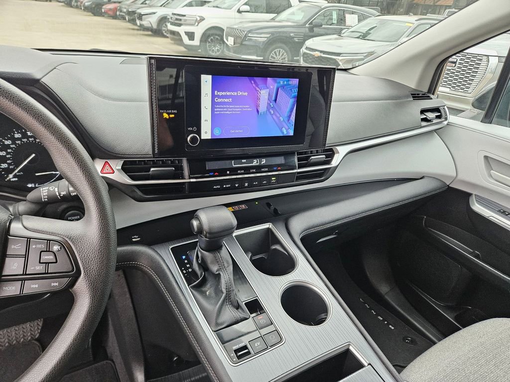 Used 2025 Toyota Sienna LE FWD image 20