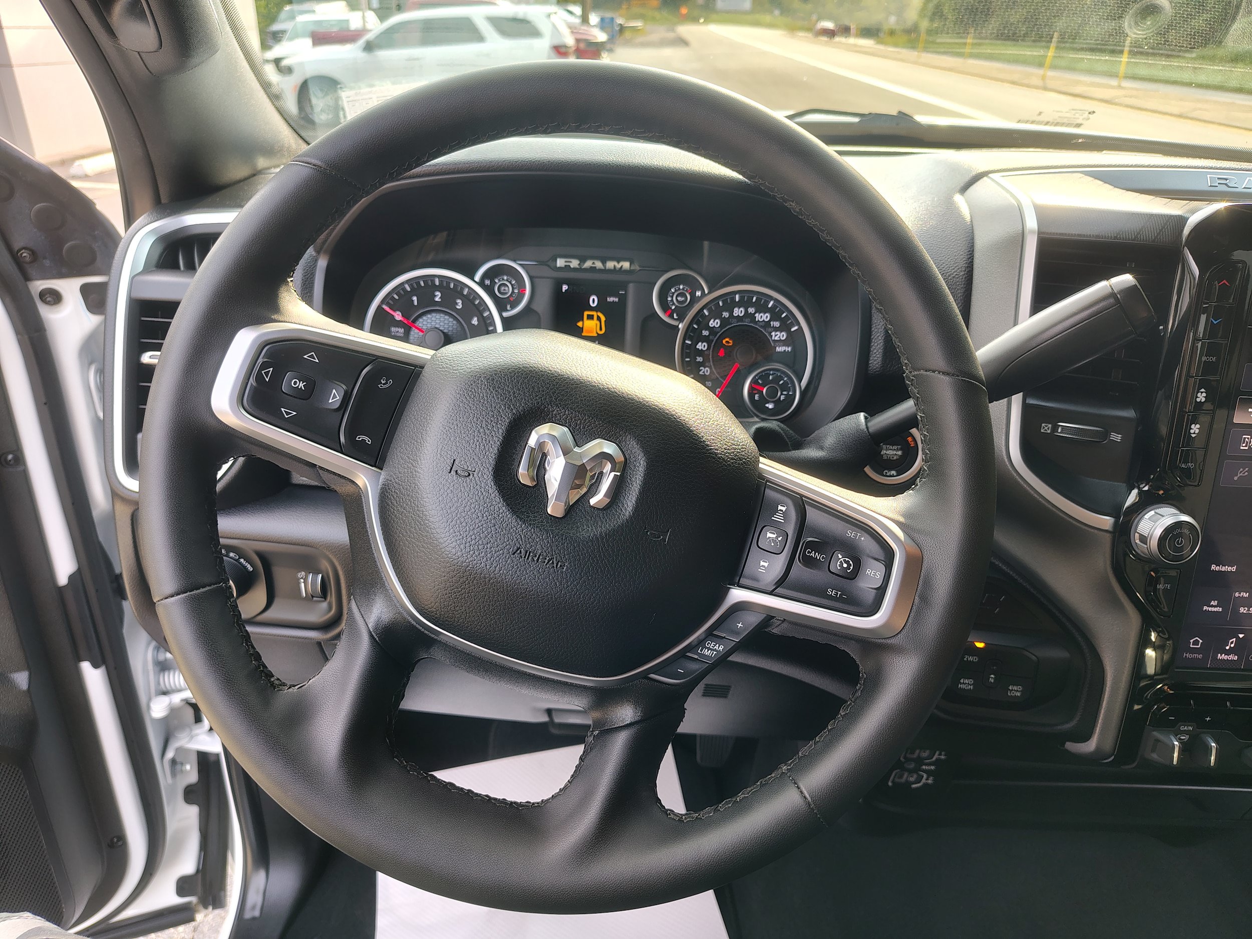 Certified 2025 RAM 2500 Big Horn AWD/4WD image 29