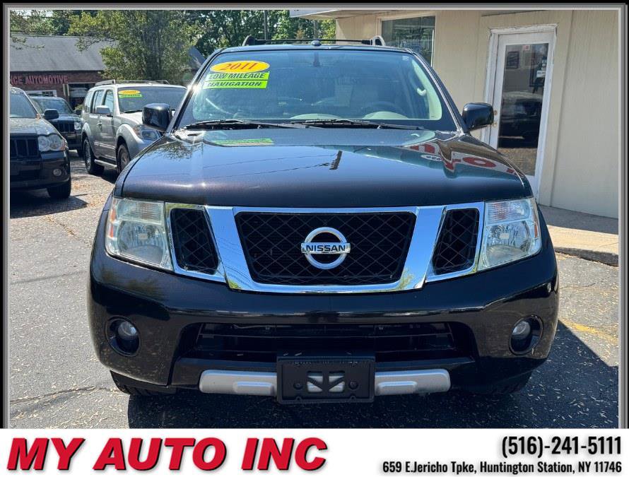Used 2011 Nissan Pathfinder LE w/ Navigation Pkg image 2