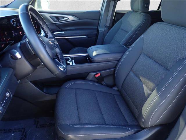 Used 2025 Chevrolet Traverse LT image 12