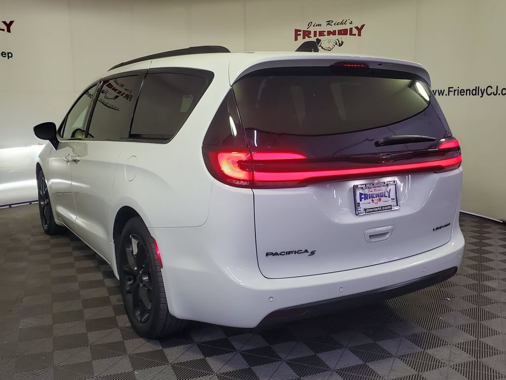 Used 2025 Chrysler Pacifica Limited FWD image 4