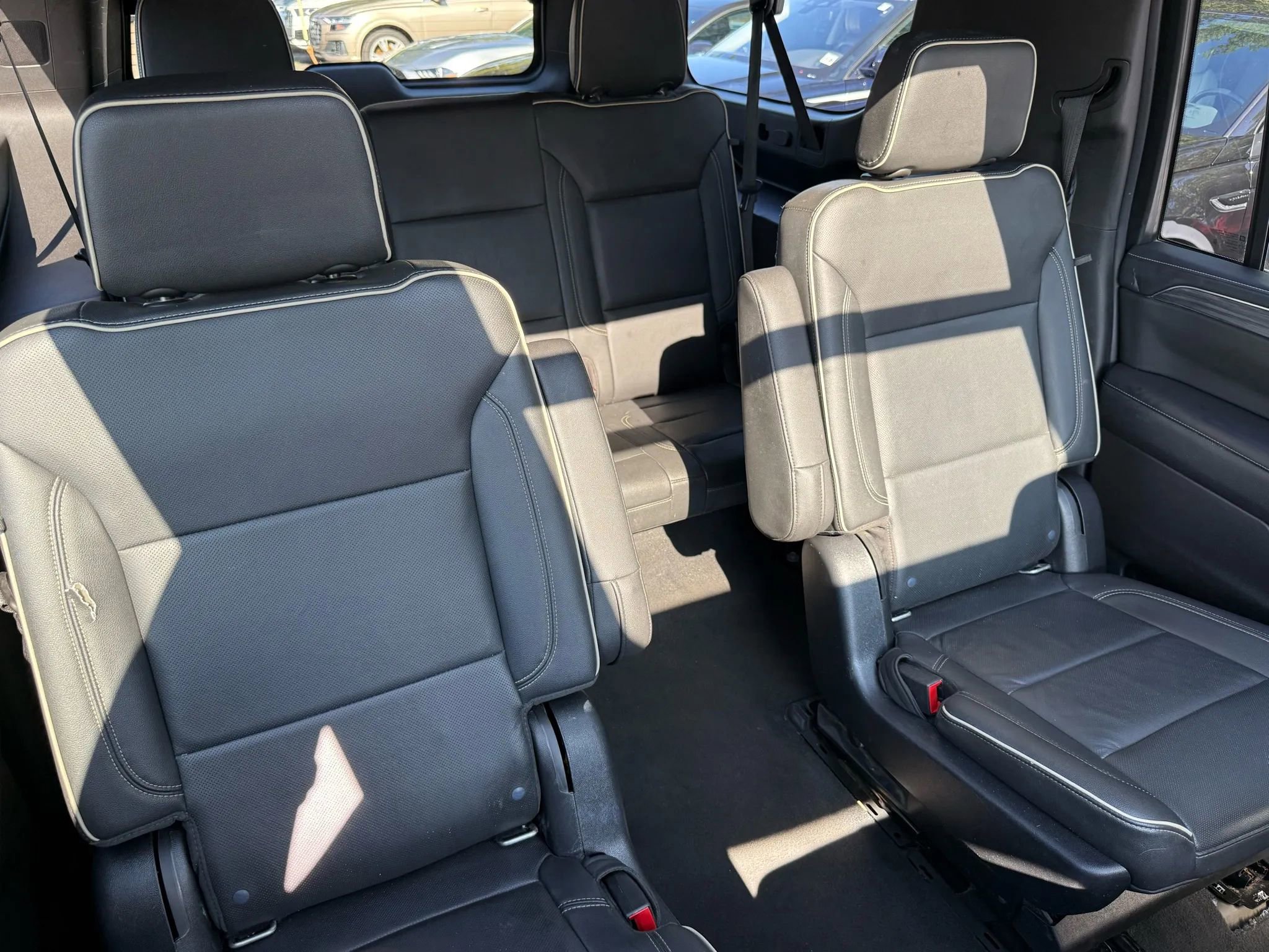 Used 2021 GMC Yukon XL SLT w/ SLT Premium Package image 23