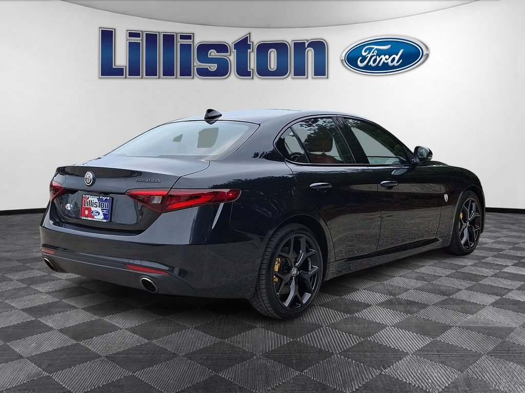 Used 2021 Alfa Romeo Giulia Ti w/ Nero Edizione AWD/4WD image 4