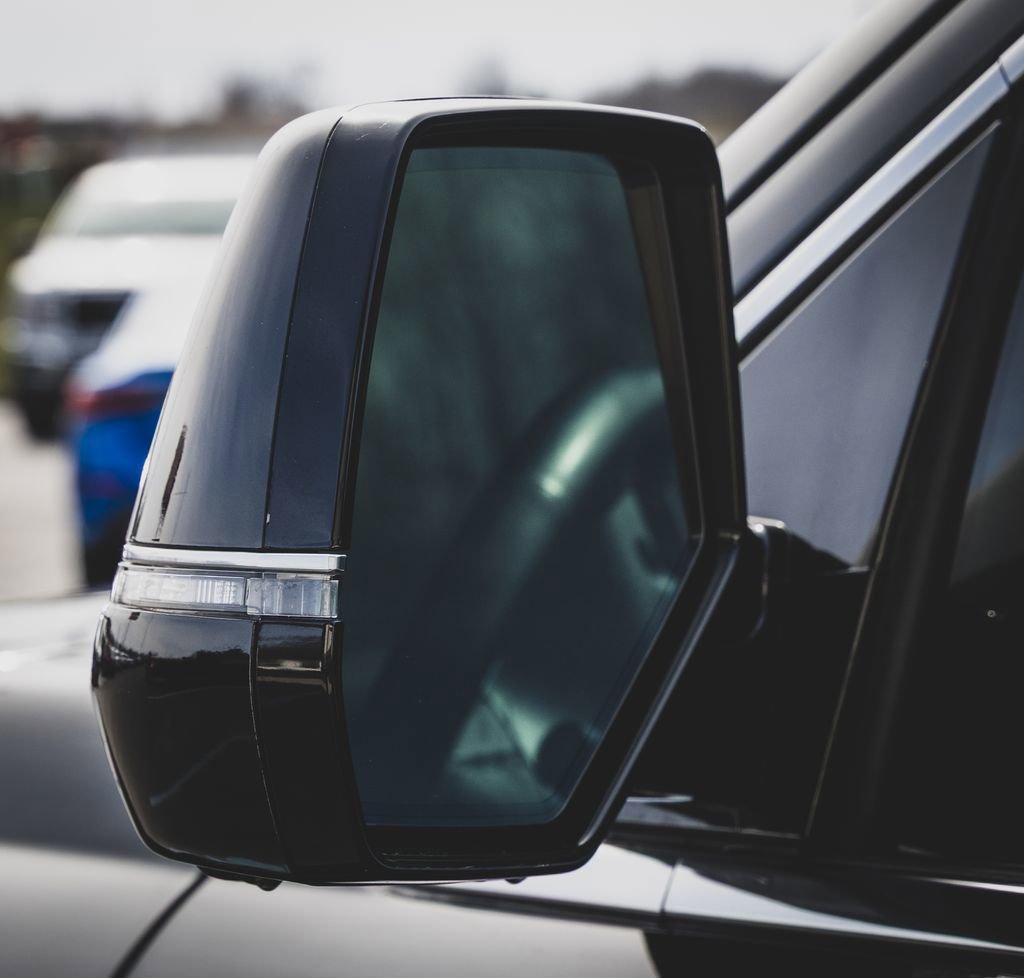 Used 2018 Cadillac Escalade ESV 4WD image 32