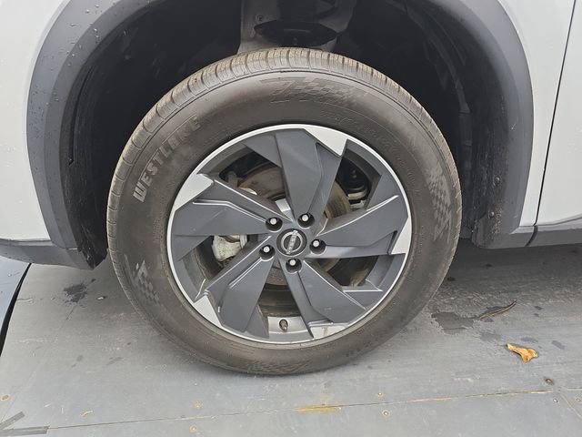 Used 2024 Nissan Rogue SV image 15