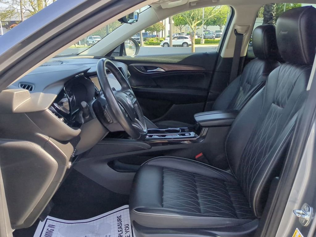 Used 2021 Buick Envision Avenir w/ Technology Package II FWD image 23