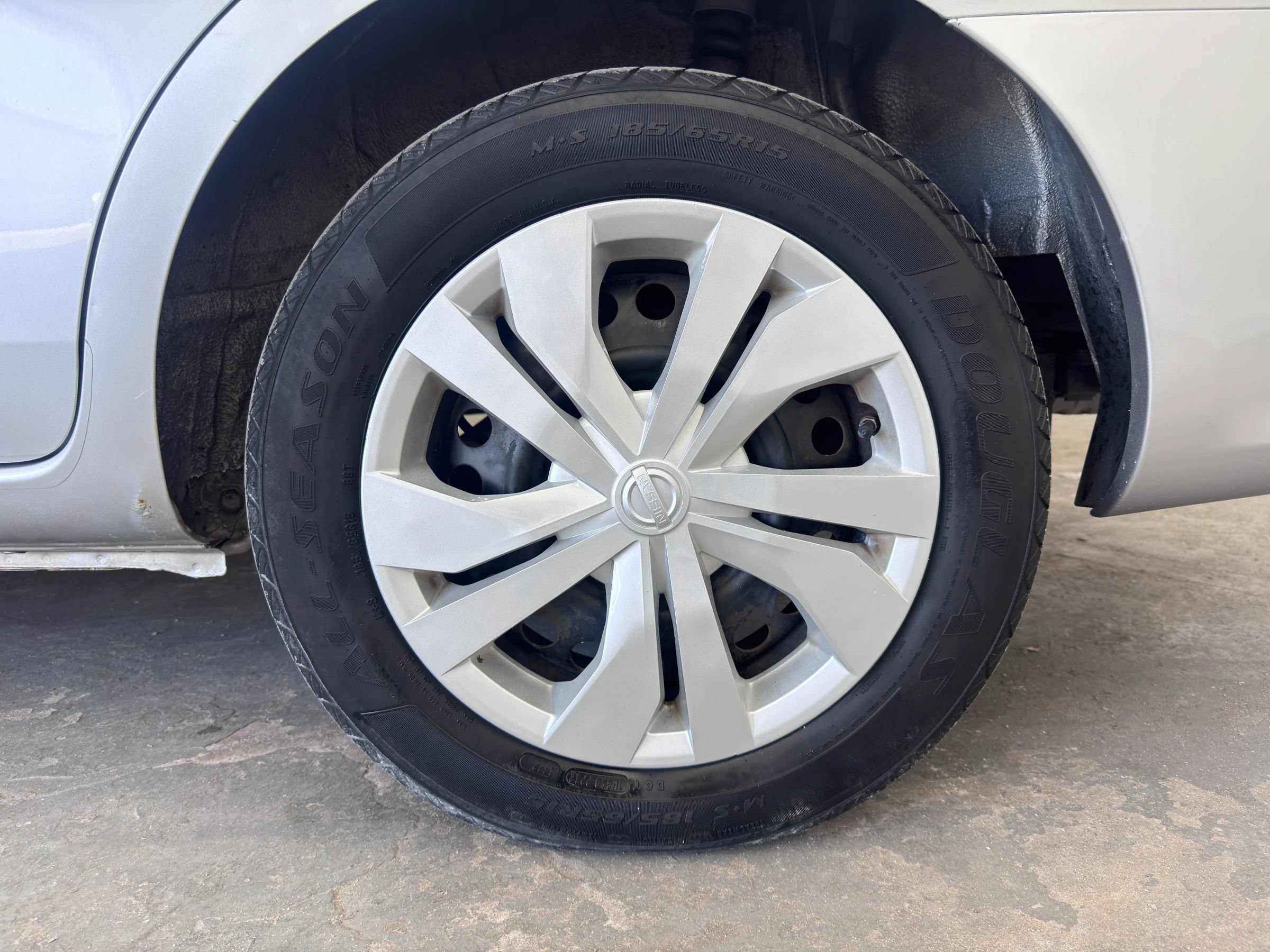 Used 2012 Nissan Versa SV FWD image 14