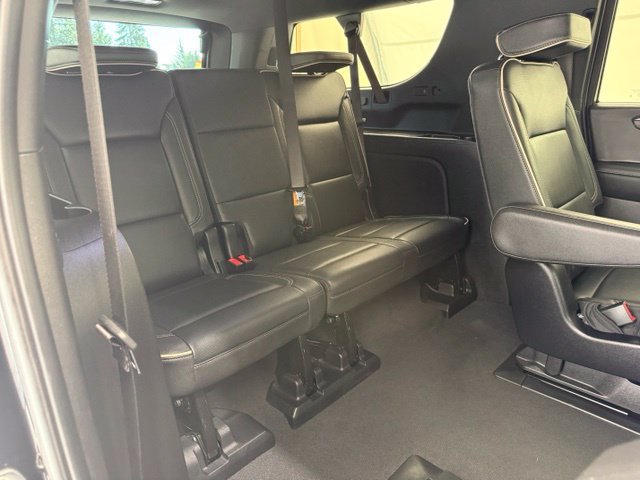 Used 2026 Chevrolet Suburban Premier AWD/4WD image 30