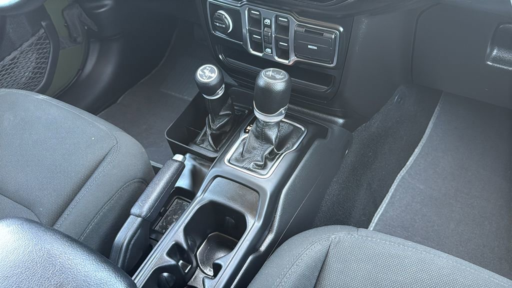Used 2021 Jeep Wrangler Unlimited Sport AWD/4WD image 25
