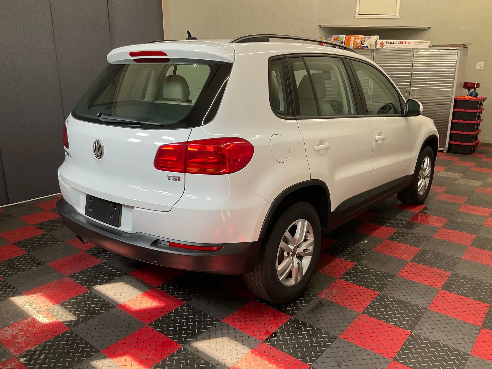 Used 2016 Volkswagen Tiguan S FWD image 3