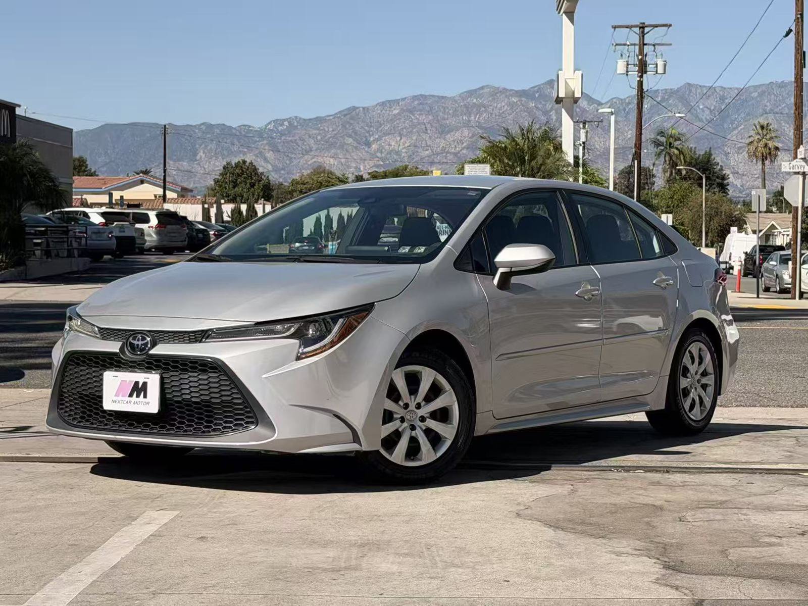 Used 2020 Toyota Corolla LE FWD image 2