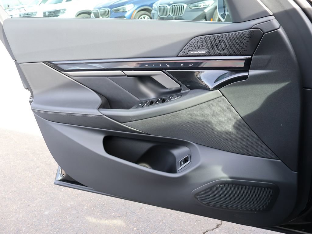 Certified 2025 BMW i5 xDrive40 w/ Premium Package image 40