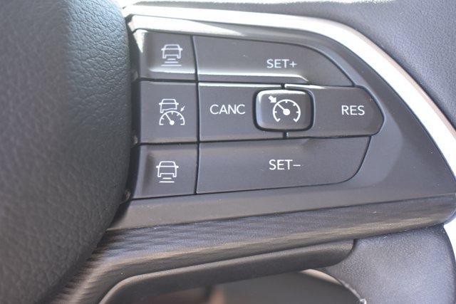 Used 2023 Jeep Grand Cherokee Laredo w/ Luxury Tech Group I RWD image 21