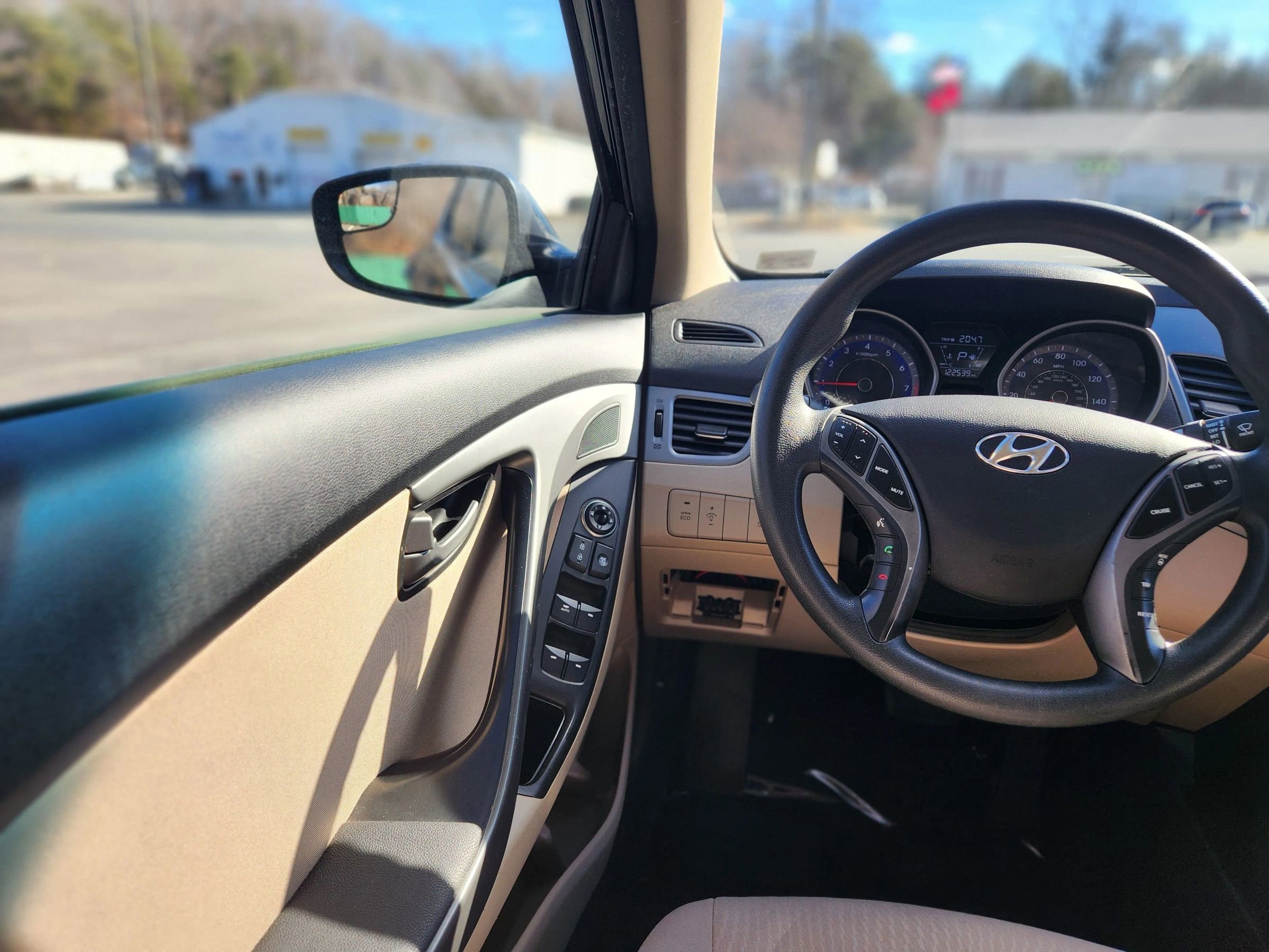 Used 2015 Hyundai Elantra SE w/ Option Group 02 FWD image 30