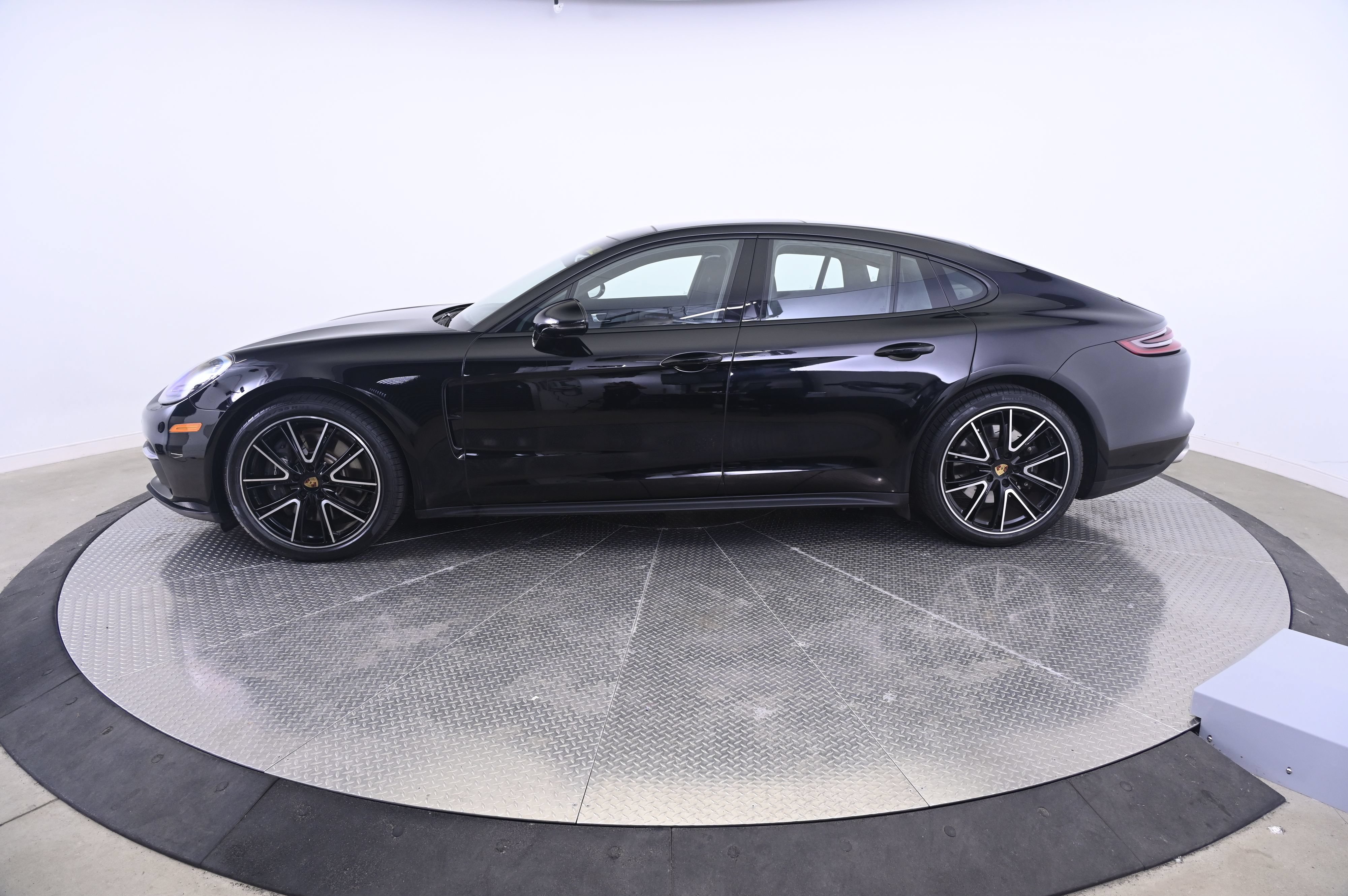 Certified 2020 Porsche Panamera RWD image 2