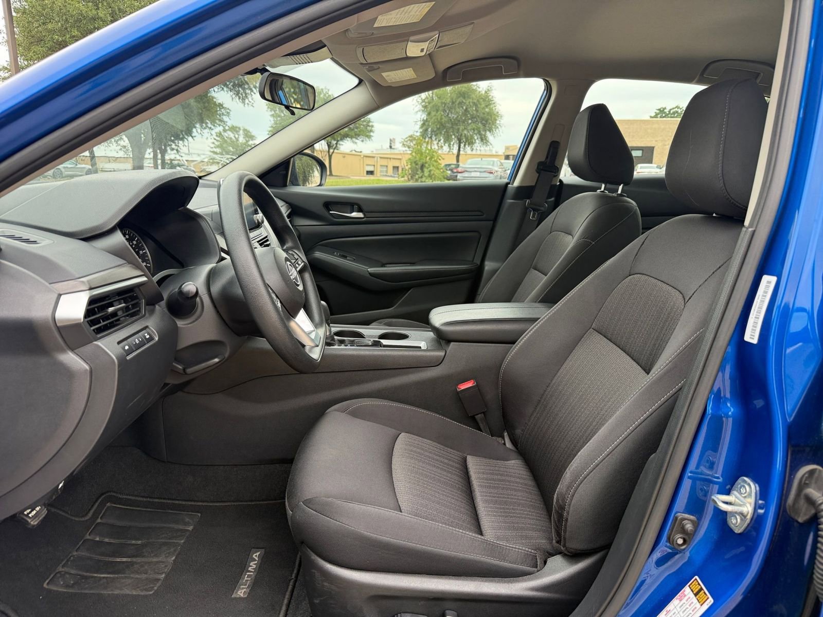 Used 2025 Nissan Altima 2.5 SV FWD image 28