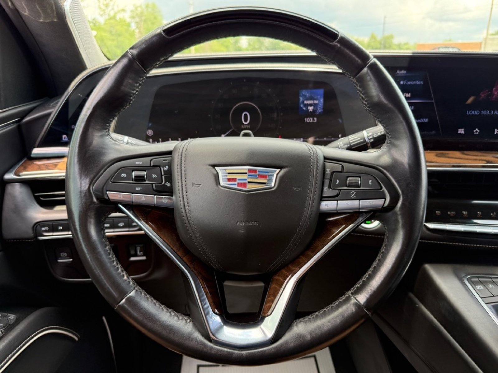 Used 2022 Cadillac Escalade Sport Platinum w/ LPO, ONYX Package AWD/4WD image 21