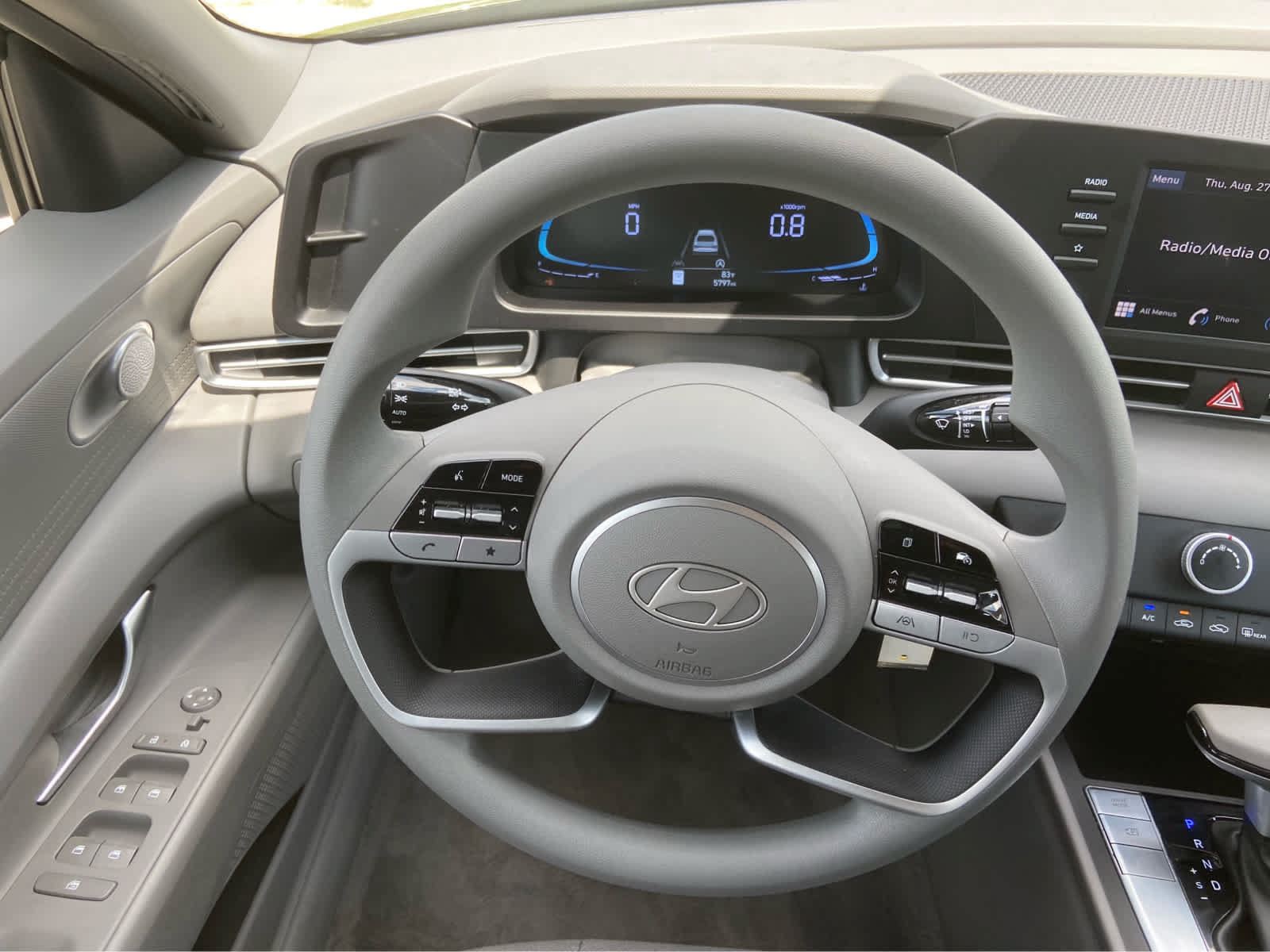 Used 2026 Hyundai Elantra SE FWD image 18
