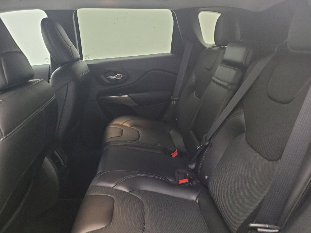 Used 2019 Jeep Cherokee Limited image 18