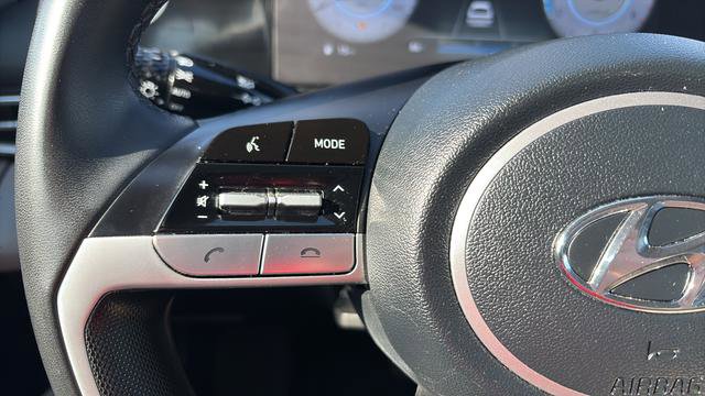 Used 2023 Hyundai Elantra Limited image 12