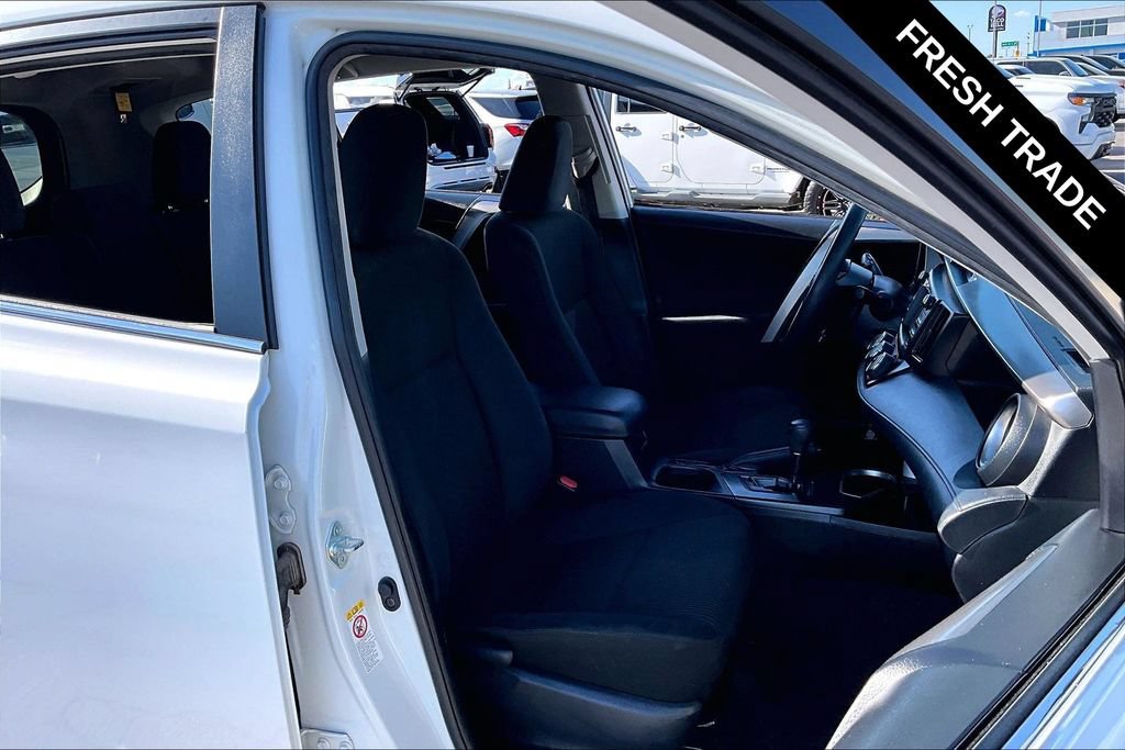 Used 2018 Toyota RAV4 LE AWD/4WD image 27