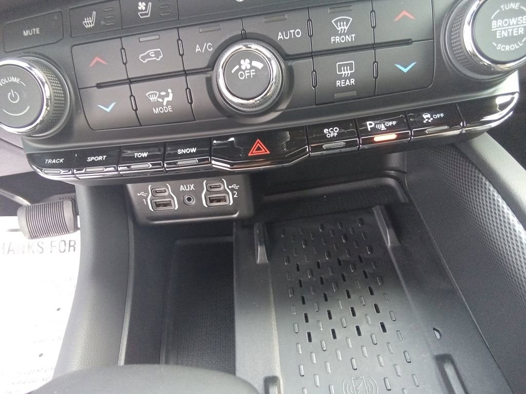 New 2026 Chrysler Pacifica Select w/ S Appearance Package image 21