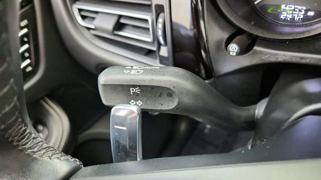 Used 2024 Porsche Macan AWD/4WD image 40