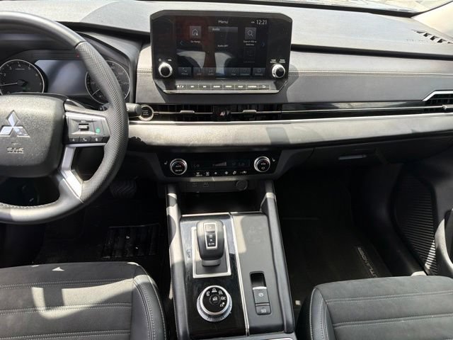 Used 2023 Mitsubishi Outlander SE FWD image 17