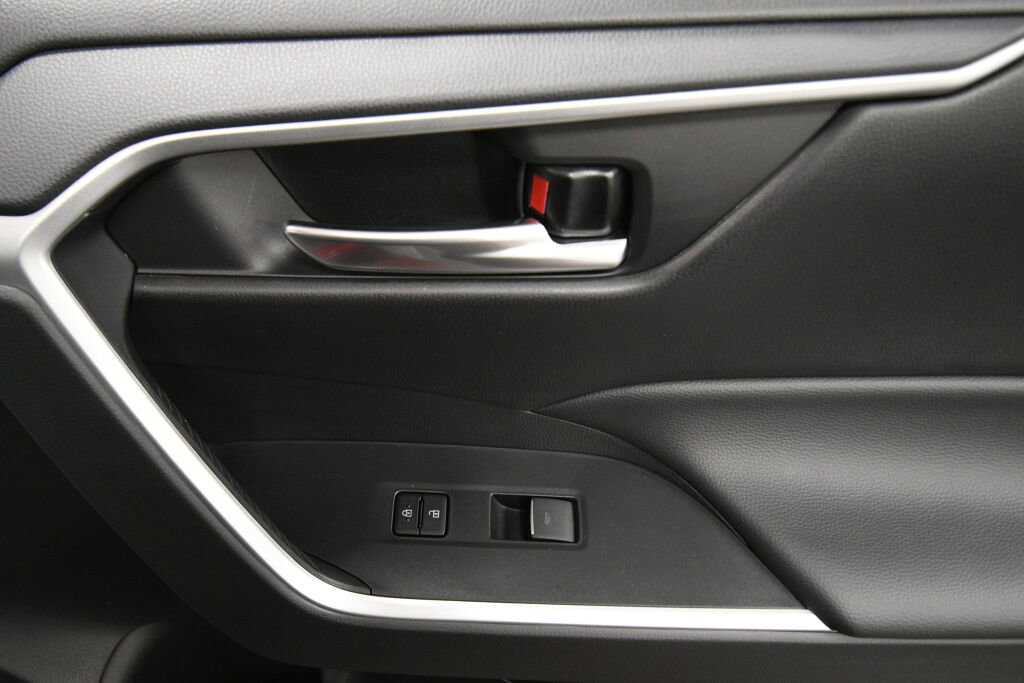 Used 2025 Toyota RAV4 XLE w/ Convenience Package image 31
