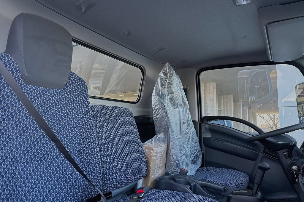 Used 2024 Isuzu NPR RWD image 12