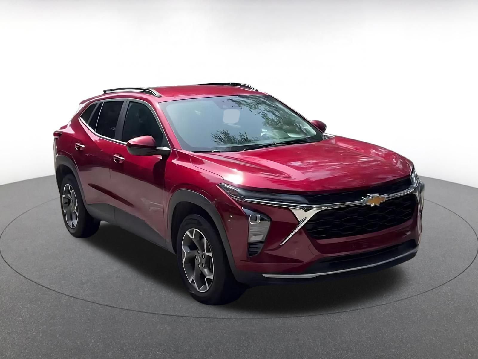 Used 2025 Chevrolet Trax LT FWD image 3