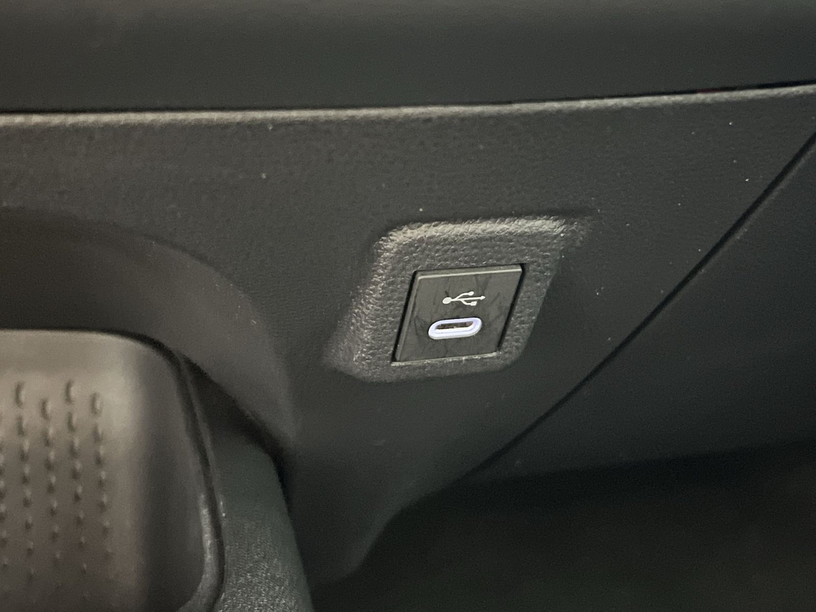 Used 2025 Toyota Corolla LE FWD image 34