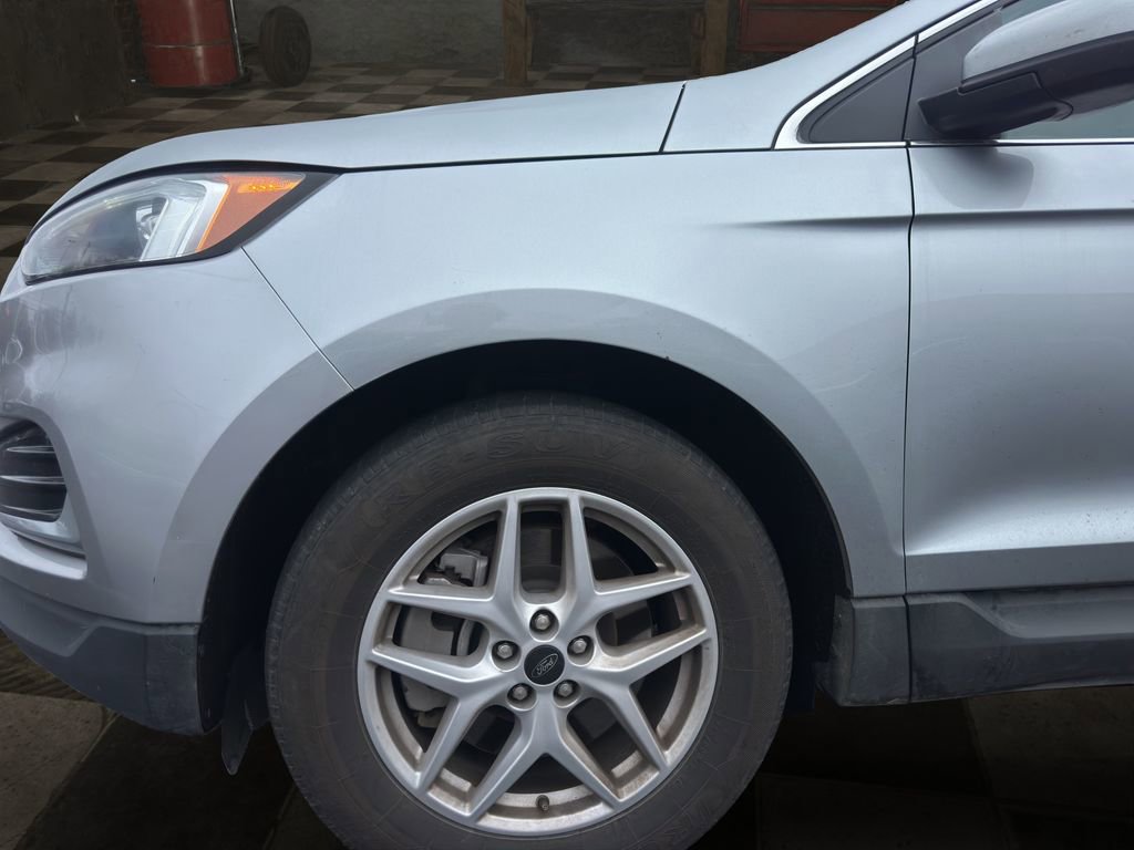 Used 2023 Ford Edge SEL image 7